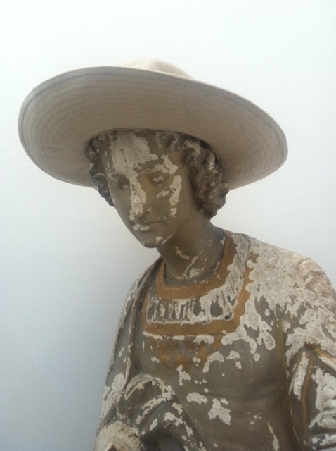 statue  with hat